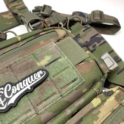 Conquer Titan Chest Rig Spanish Woodland – Chaleco táctico modular para Airsoft.